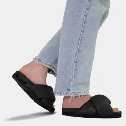 New 🤩 Roam Foldy Puffy 🩴 Sandals in Black - 👩 women ⭐ -BELLA ZOE Sales cc1acb275cc8433781f15437c2a0f790 1080x